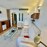 Sushi Metro Wifi 500 Mbs, 70'tv Netflix Appletv+ Apartment Warsaw
