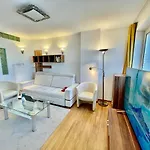 Apartment Sushi Metro Wifi 500 Mbs, 70'tv Netflix Appletv+ Warsaw
